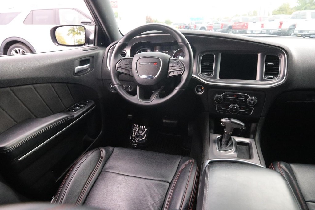Dodge Charger Vehicle Full-screen Gallery Image 22