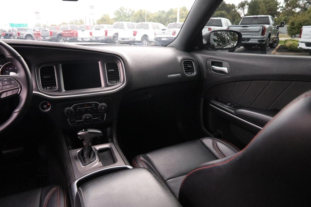 Dodge Charger Vehicle Full-screen Gallery Image 25