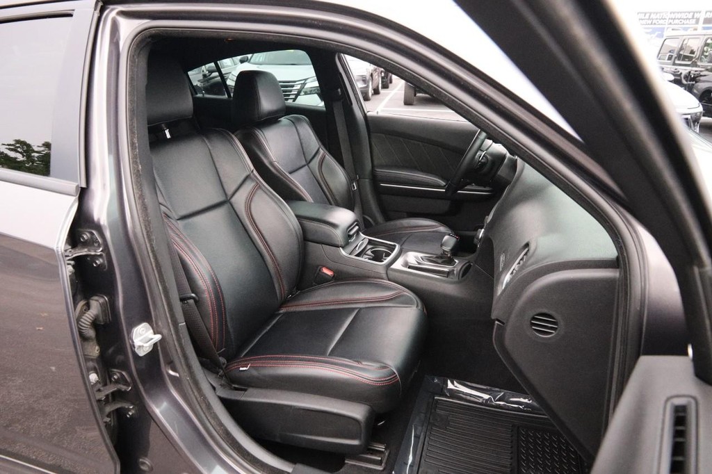 Dodge Charger Vehicle Full-screen Gallery Image 26