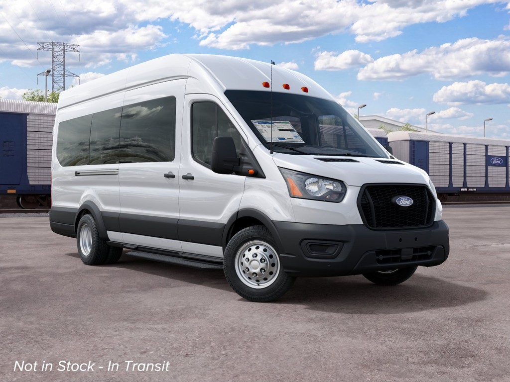 Ford Transit Passenger Wagon Vehicle Full-screen Gallery Image 4