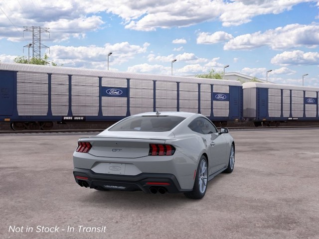 Ford Mustang Vehicle Full-screen Gallery Image 8