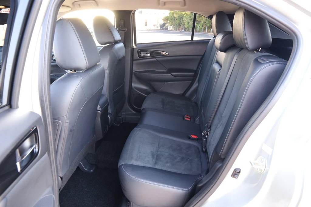 Mitsubishi Eclipse Cross Vehicle Image 10