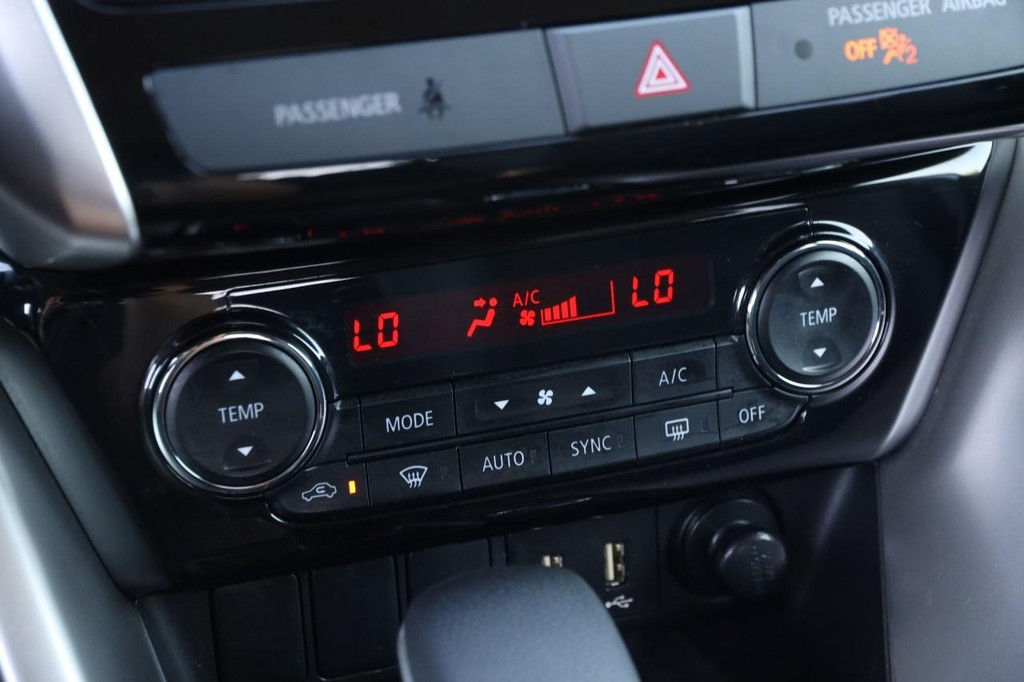 Mitsubishi Eclipse Cross Vehicle Image 19