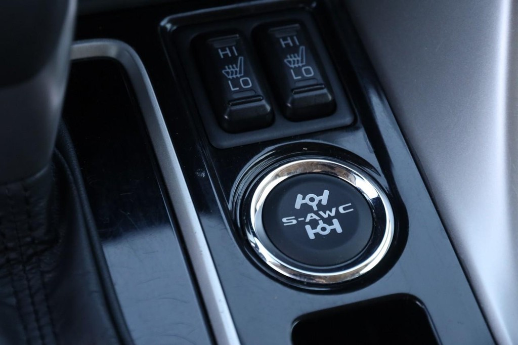 Mitsubishi Eclipse Cross Vehicle Image 21