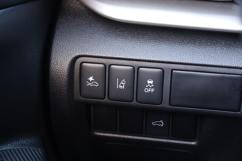 Mitsubishi Eclipse Cross Vehicle Image 23