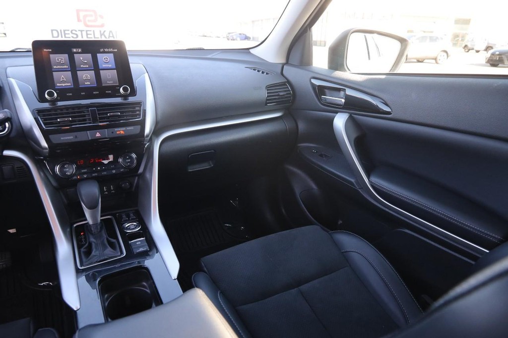 Mitsubishi Eclipse Cross Vehicle Image 28