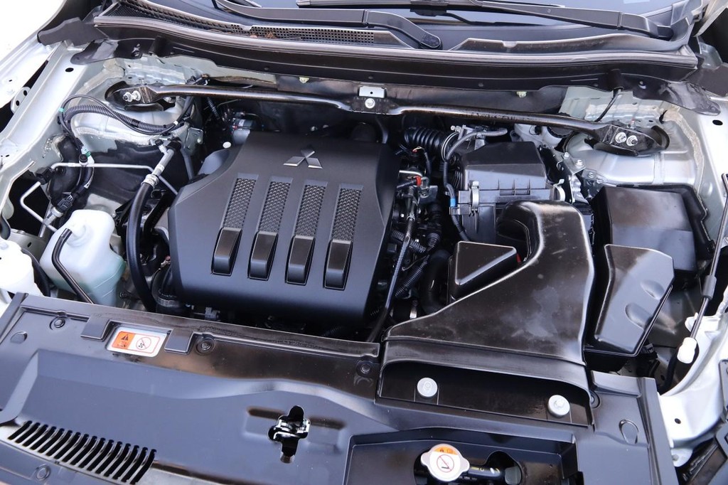 Mitsubishi Eclipse Cross Vehicle Image 30