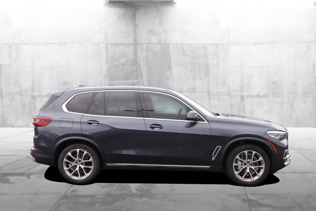 BMW X5 Vehicle Full-screen Gallery Image 05