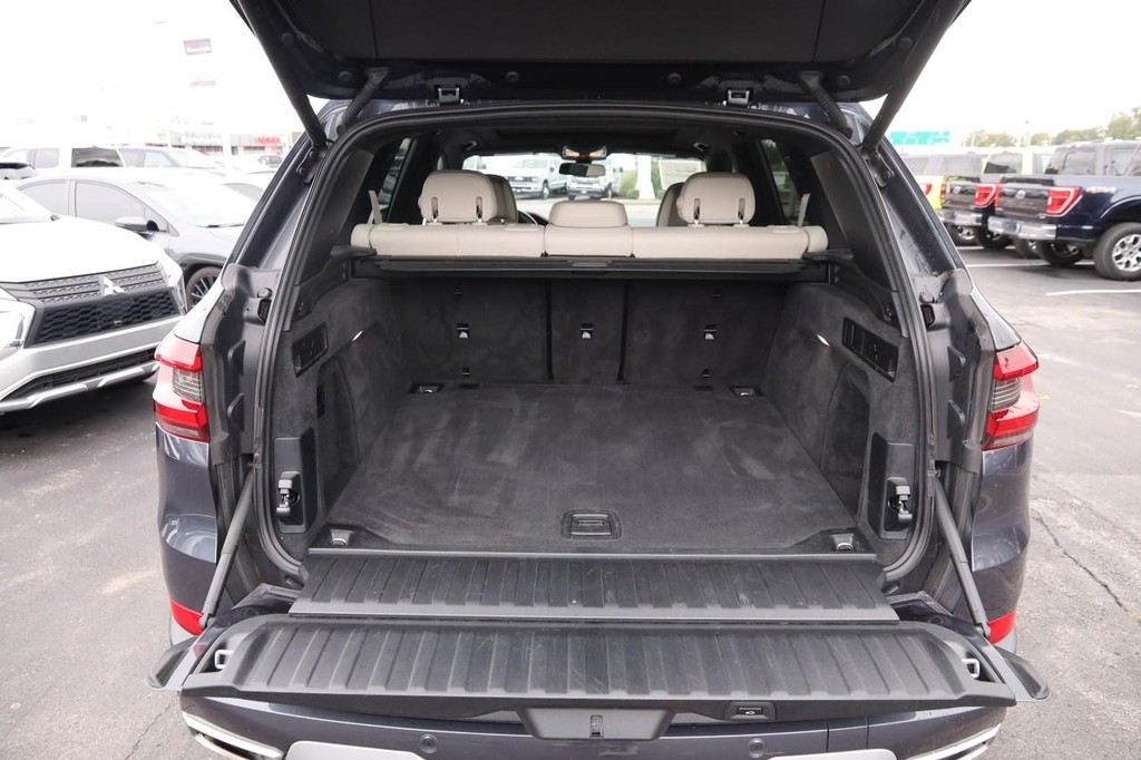 BMW X5 Vehicle Full-screen Gallery Image 08