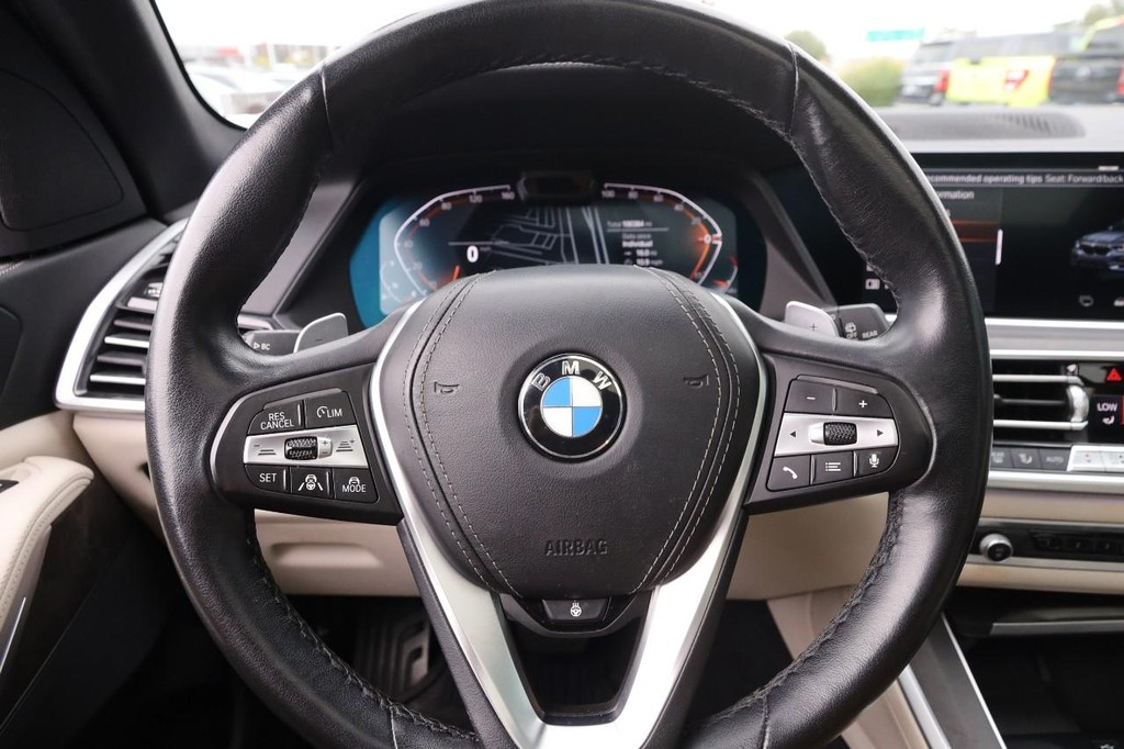 BMW X5 Vehicle Full-screen Gallery Image 15