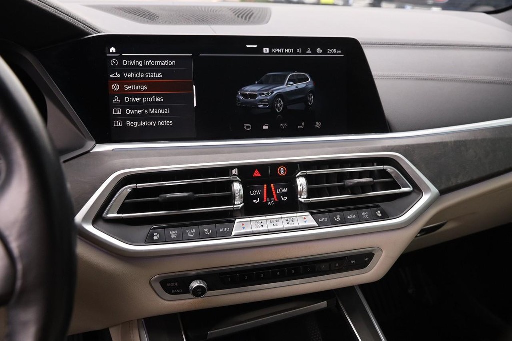 BMW X5 Vehicle Full-screen Gallery Image 19