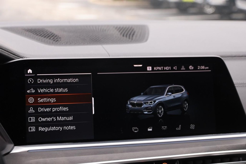BMW X5 Vehicle Full-screen Gallery Image 20