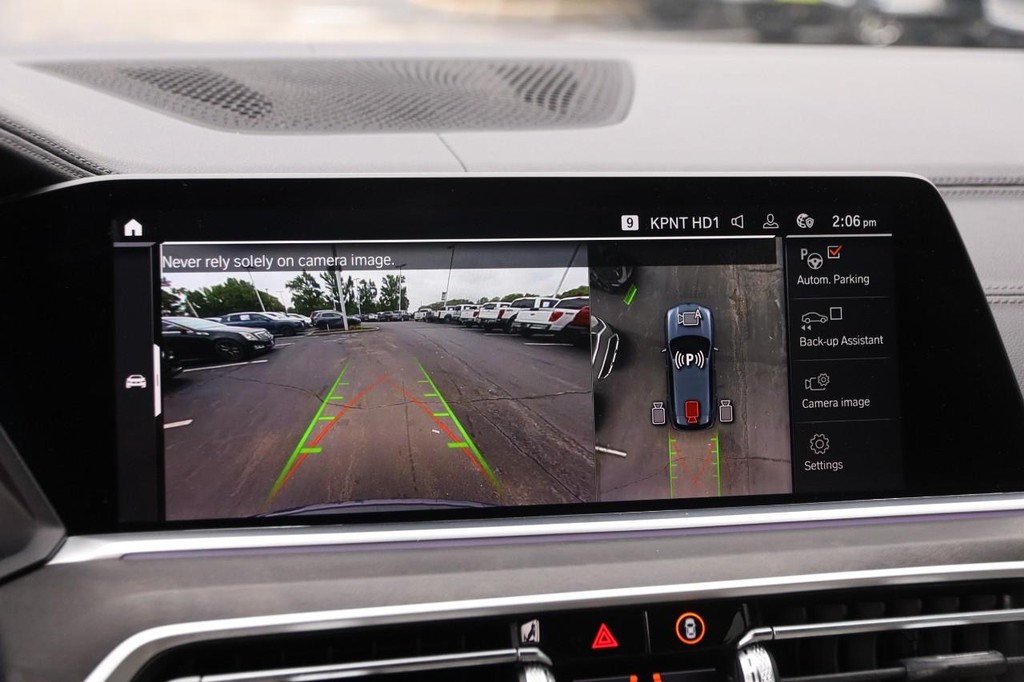 BMW X5 Vehicle Full-screen Gallery Image 21