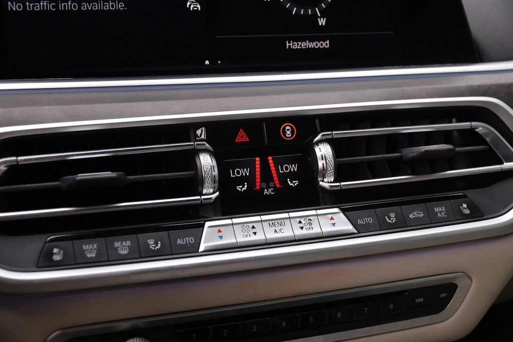 BMW X5 Vehicle Full-screen Gallery Image 22