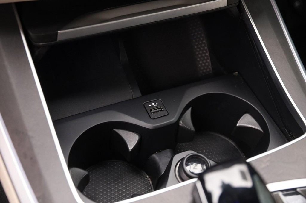 BMW X5 Vehicle Full-screen Gallery Image 23