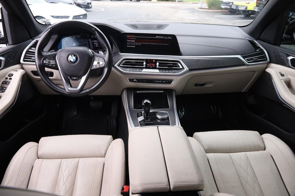 BMW X5 Vehicle Full-screen Gallery Image 30
