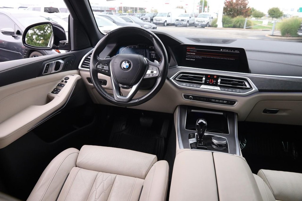 BMW X5 Vehicle Full-screen Gallery Image 31