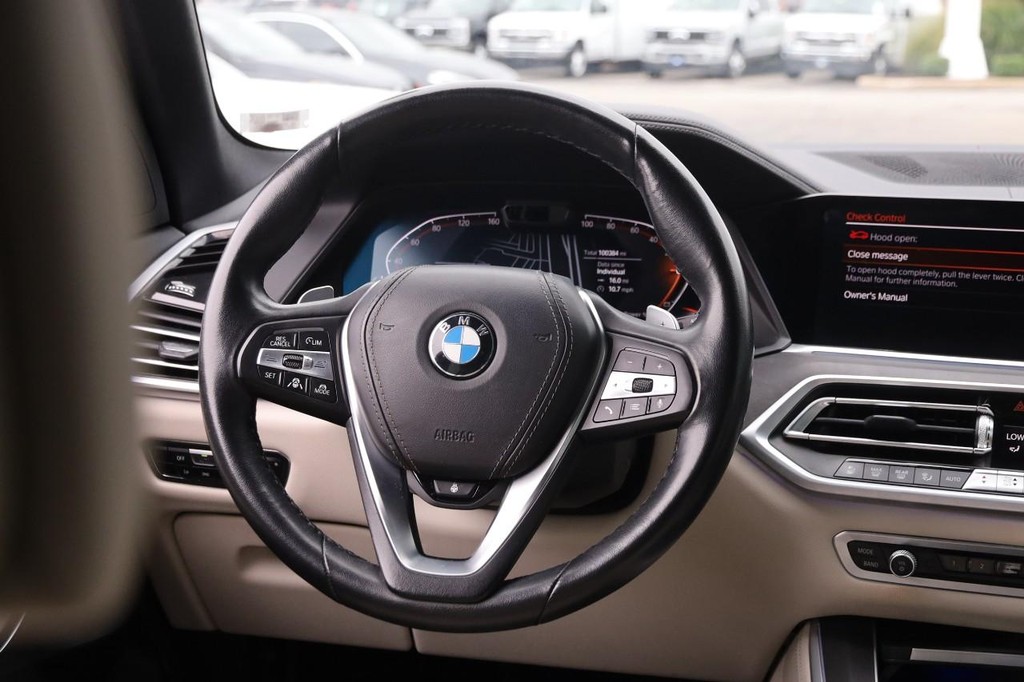 BMW X5 Vehicle Full-screen Gallery Image 32