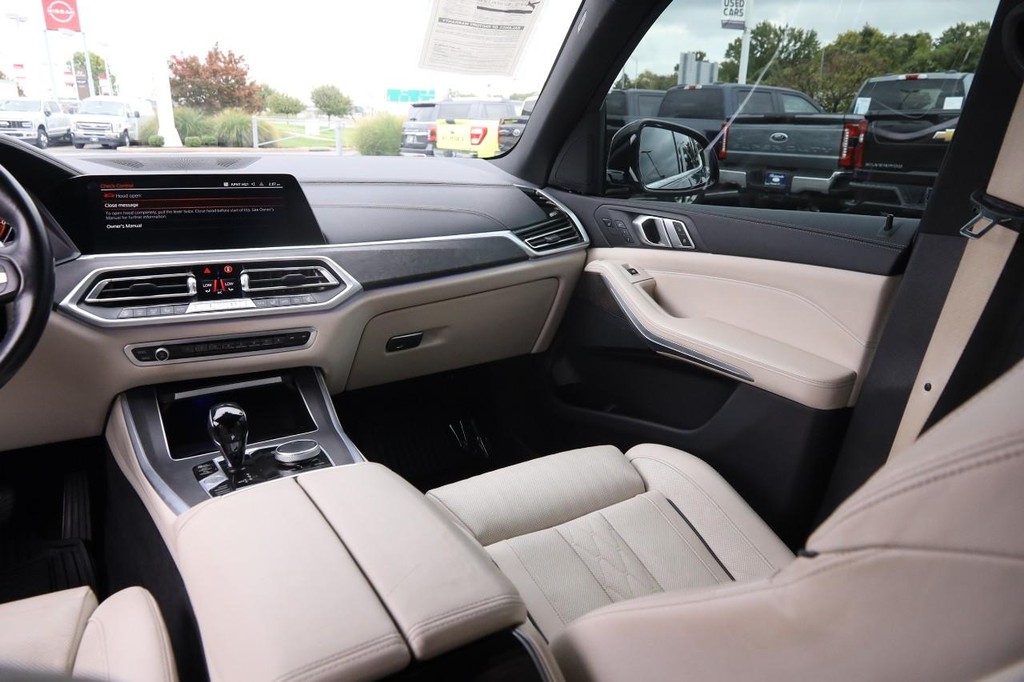 BMW X5 Vehicle Full-screen Gallery Image 34