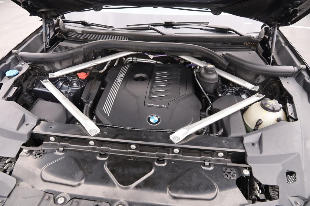 BMW X5 Vehicle Full-screen Gallery Image 36