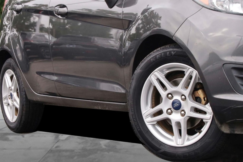 Ford Fiesta Vehicle Full-screen Gallery Image 3