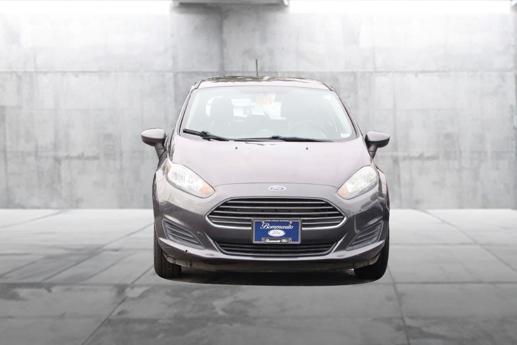Ford Fiesta Vehicle Full-screen Gallery Image 4
