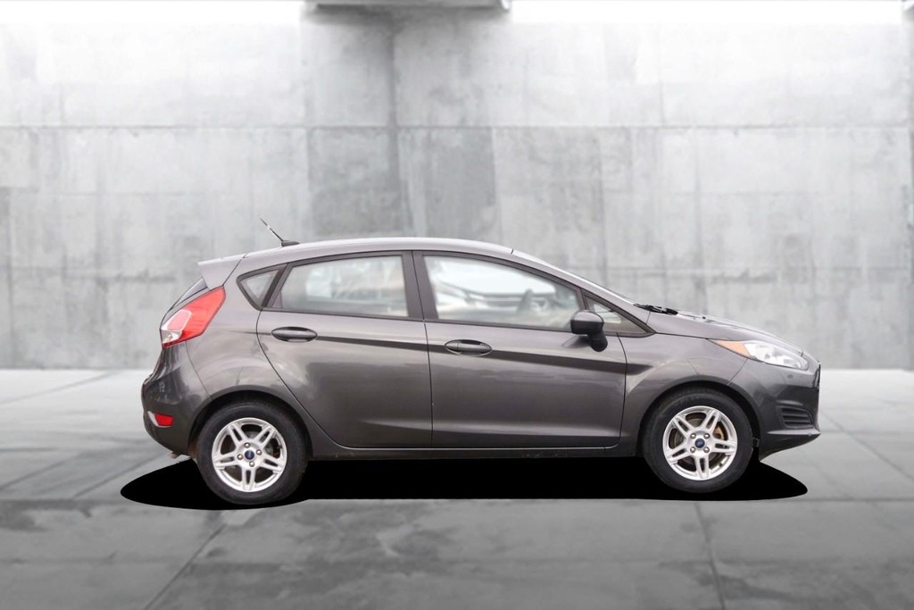 Ford Fiesta Vehicle Full-screen Gallery Image 5