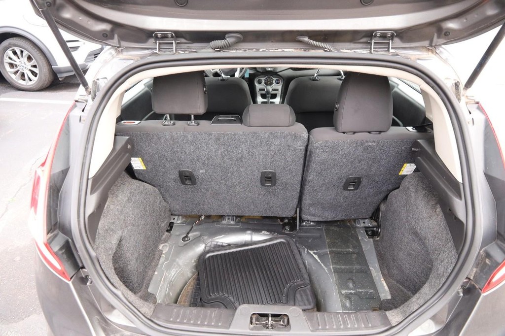 Ford Fiesta Vehicle Full-screen Gallery Image 7