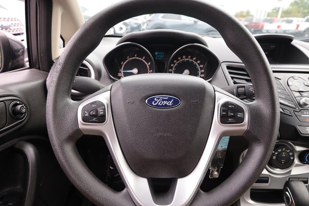 Ford Fiesta Vehicle Full-screen Gallery Image 10