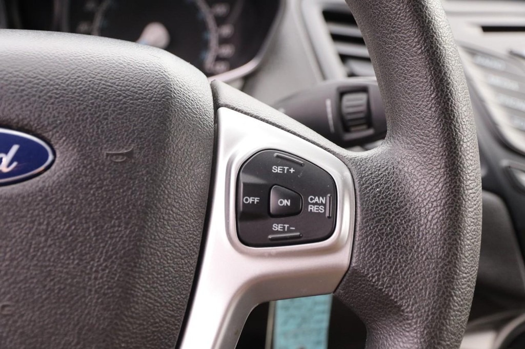 Ford Fiesta Vehicle Full-screen Gallery Image 12