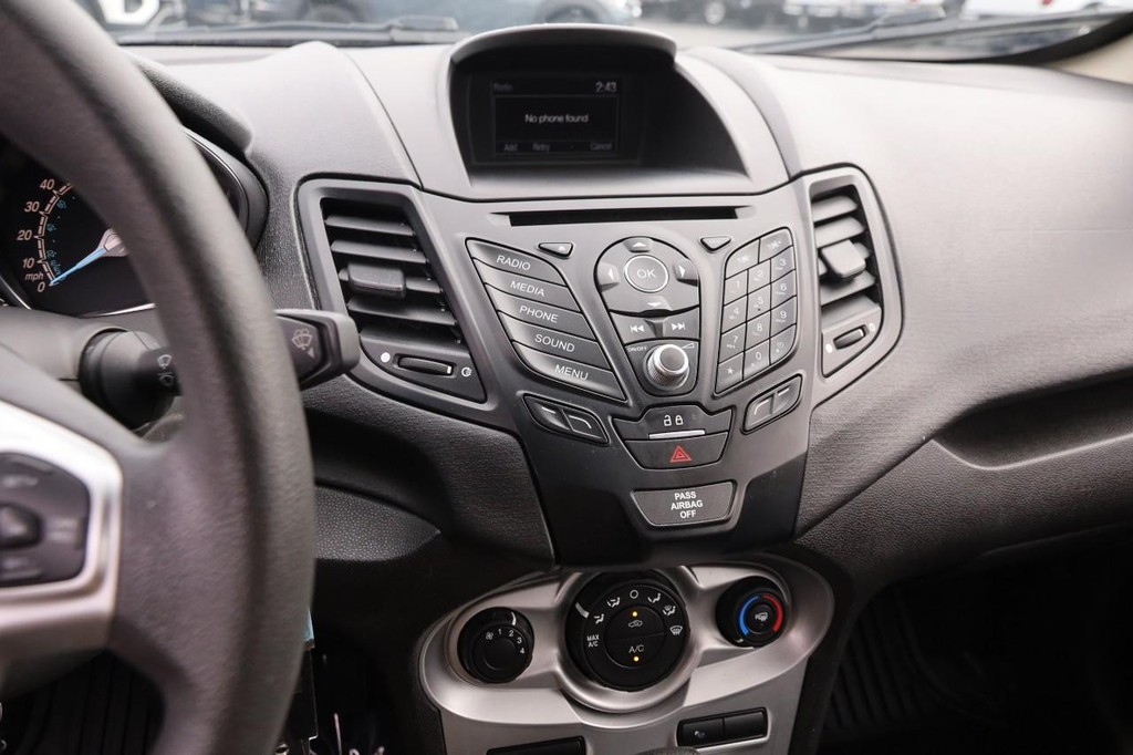 Ford Fiesta Vehicle Full-screen Gallery Image 14