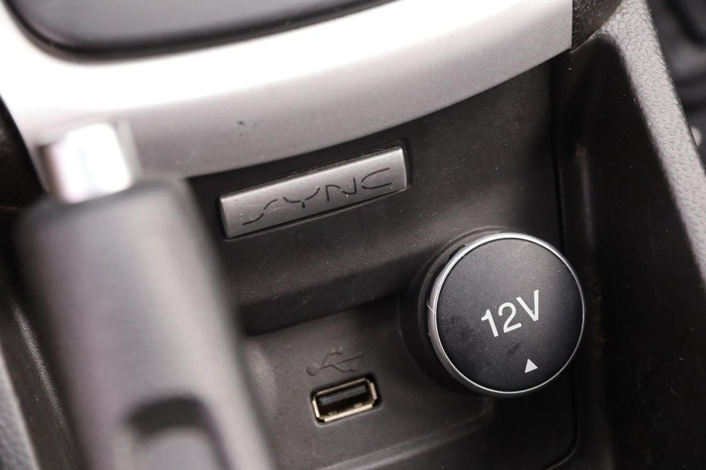Ford Fiesta Vehicle Full-screen Gallery Image 19