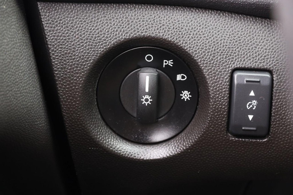 Ford Fiesta Vehicle Full-screen Gallery Image 20