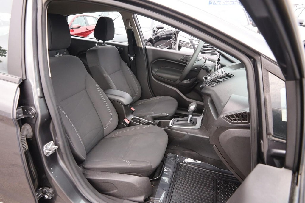 Ford Fiesta Vehicle Full-screen Gallery Image 26