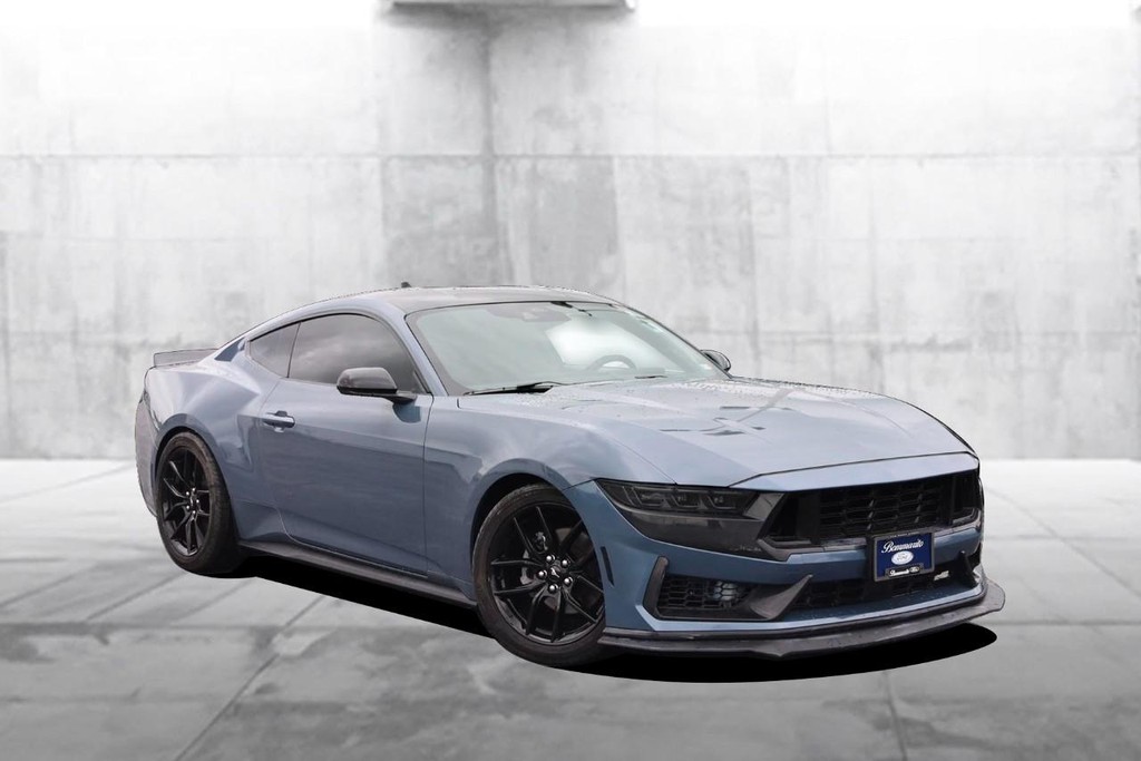 Ford Mustang Vehicle Full-screen Gallery Image 2