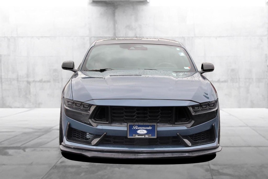 Ford Mustang Vehicle Full-screen Gallery Image 4
