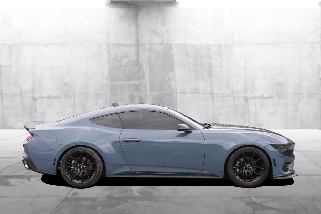 Ford Mustang Vehicle Full-screen Gallery Image 5
