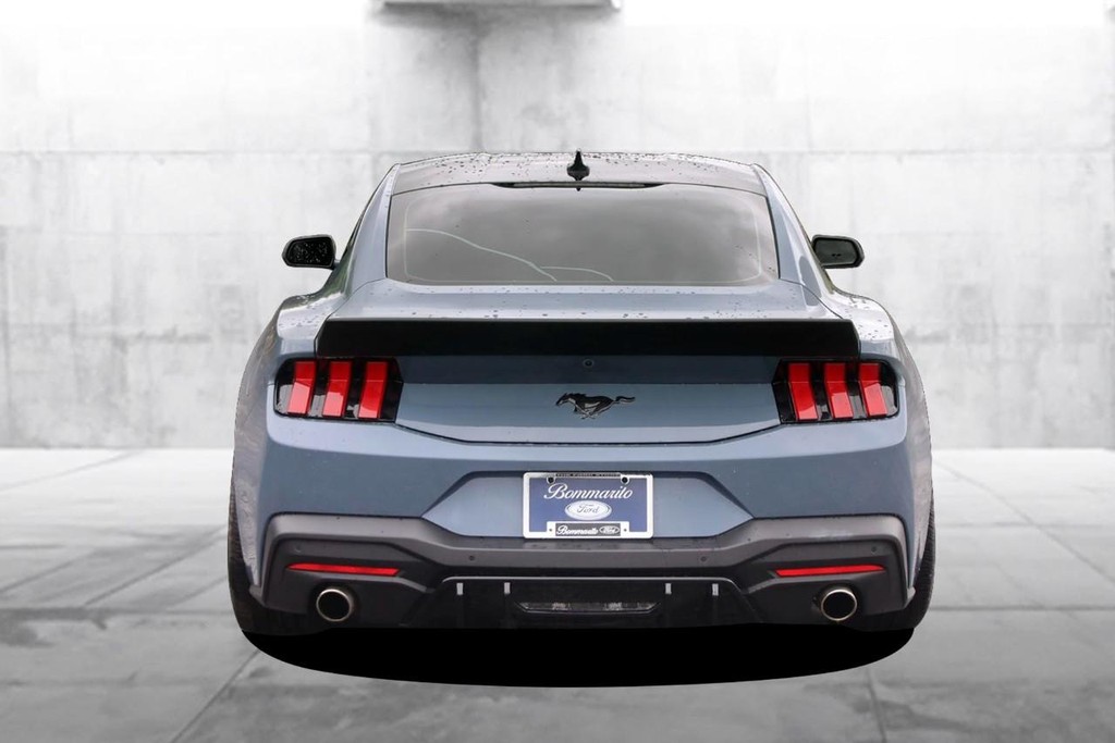 Ford Mustang Vehicle Full-screen Gallery Image 6