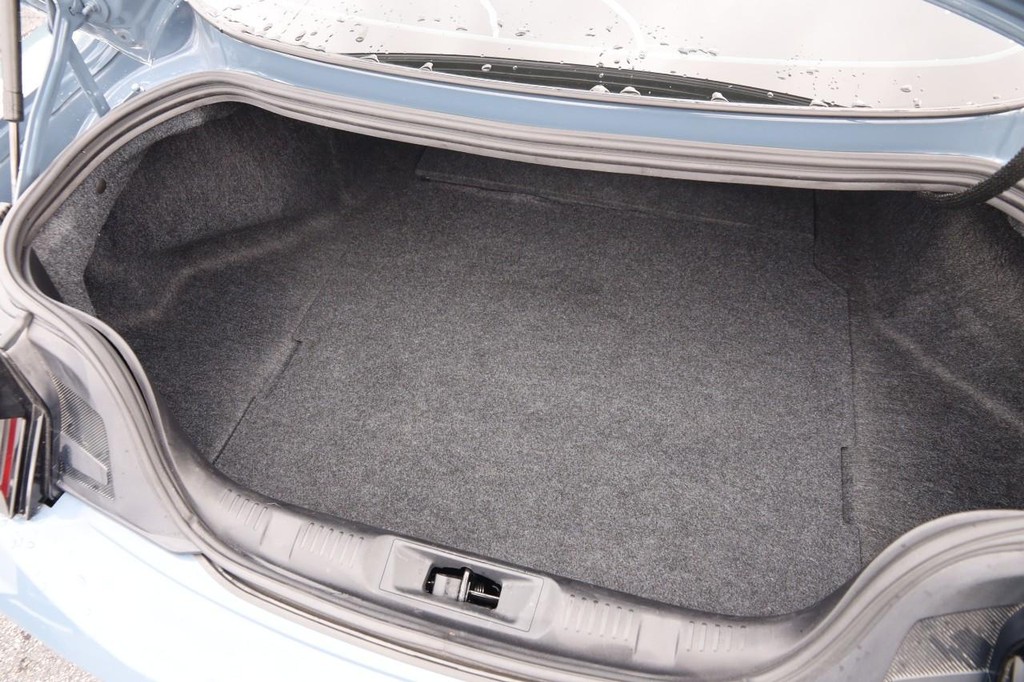 Ford Mustang Vehicle Full-screen Gallery Image 7