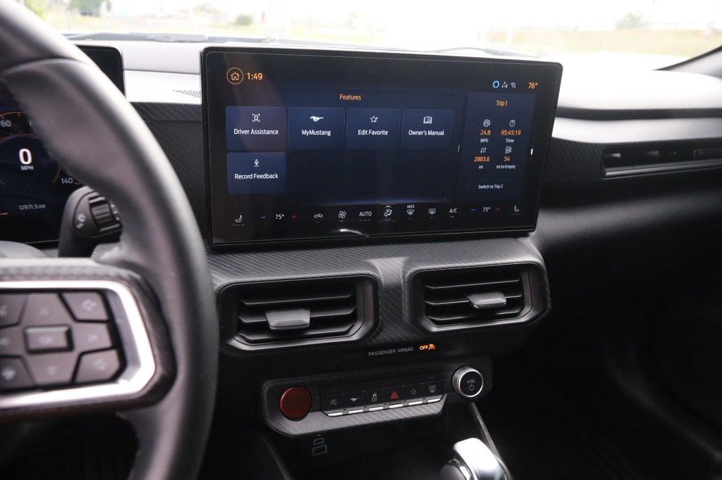 Ford Mustang Vehicle Full-screen Gallery Image 15