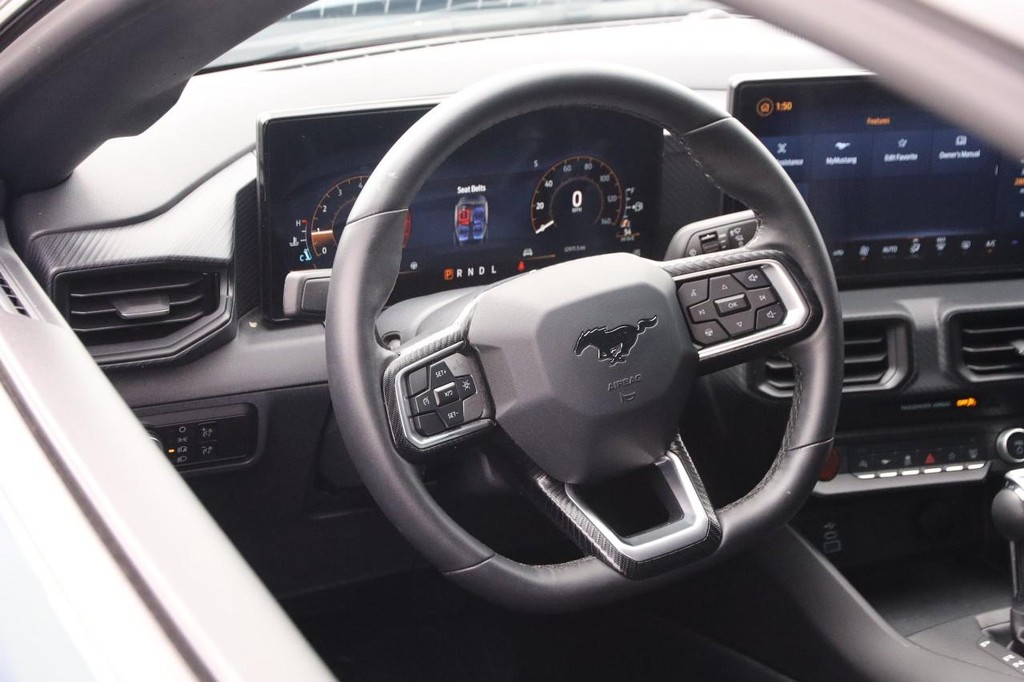 Ford Mustang Vehicle Full-screen Gallery Image 21