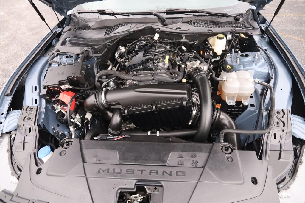 Ford Mustang Vehicle Full-screen Gallery Image 25