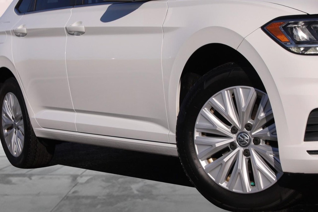 Volkswagen Jetta Vehicle Image 03