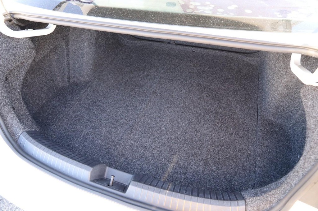 Volkswagen Jetta Vehicle Image 07