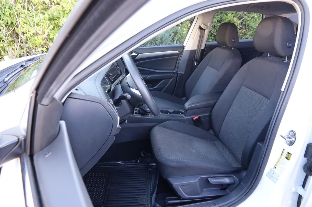 Volkswagen Jetta Vehicle Image 08