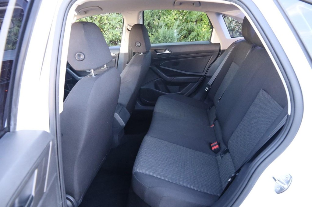 Volkswagen Jetta Vehicle Image 09