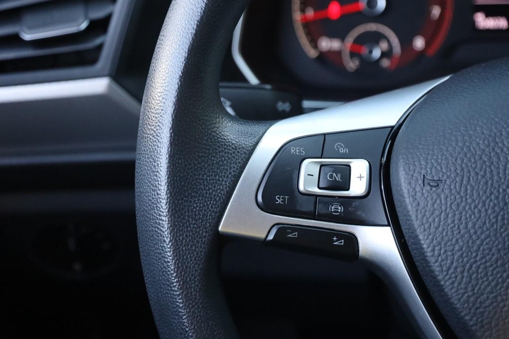Volkswagen Jetta Vehicle Image 11