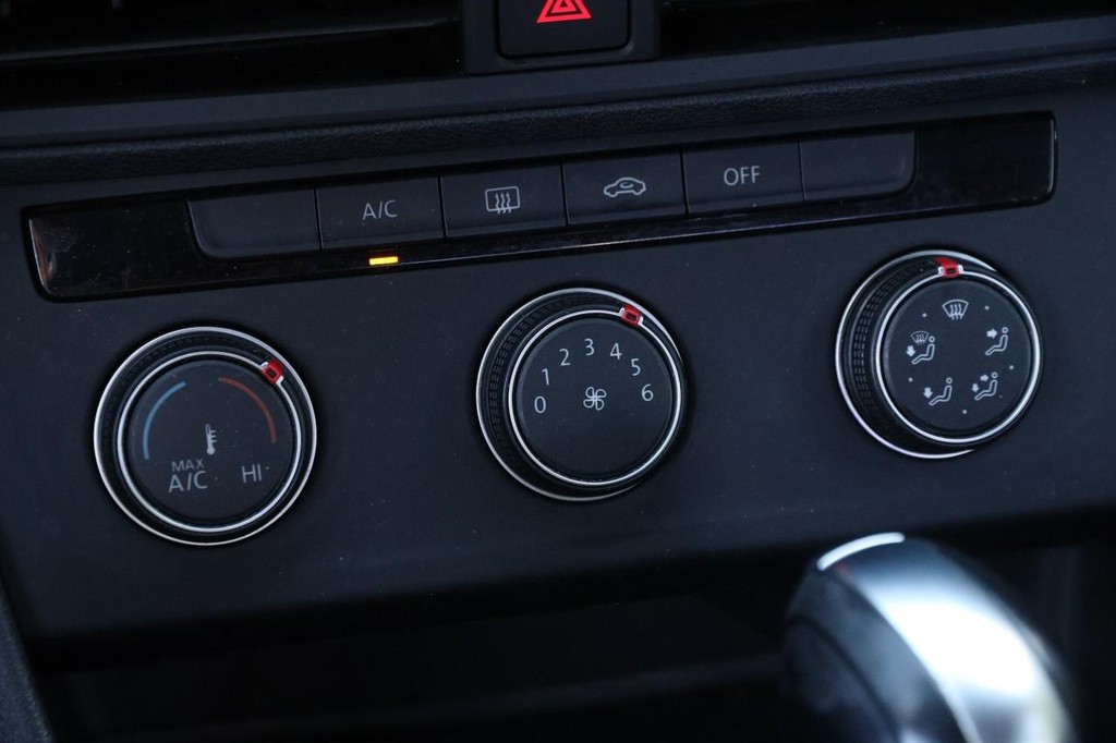 Volkswagen Jetta Vehicle Image 17