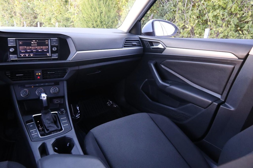 Volkswagen Jetta Vehicle Image 24