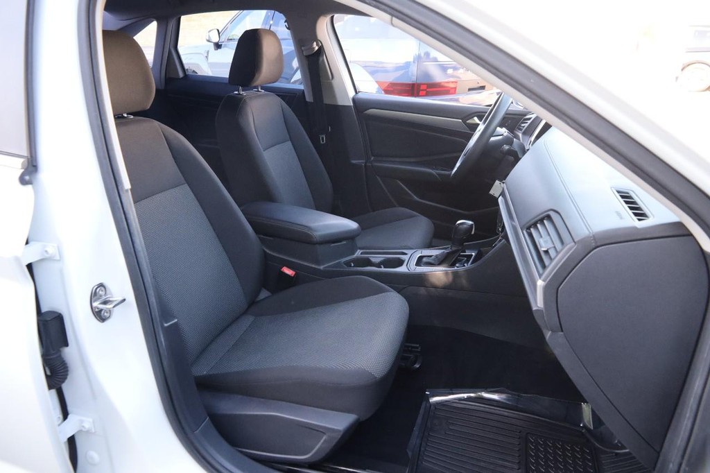 Volkswagen Jetta Vehicle Image 25